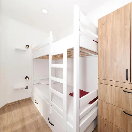 Apartment Sipina 1 Kukljica