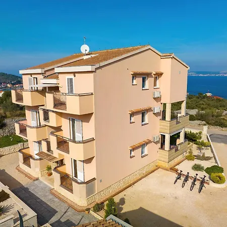 Apartment Sipina 1 *
